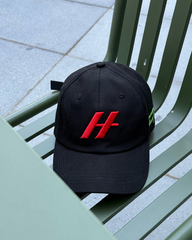 HW Signature | Black Cap
